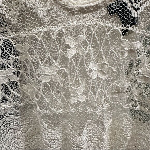 Torrid White Lace Top Size 1XL - Picture 2 of 8